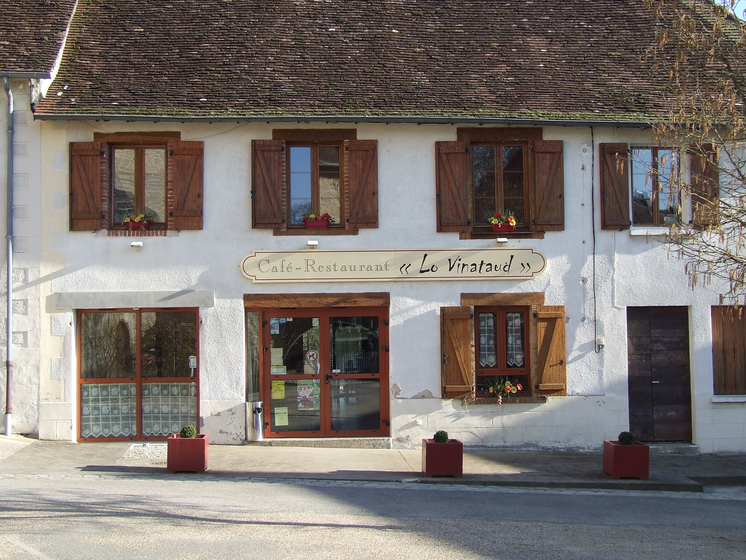 Restaurant et café "Lo Vinataud" null France null null null null