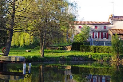 Gîte "Le Moulin de Buzenet"  France Nouvelle-Aquitaine Deux-Sèvres Nueil-les-Aubiers 79250