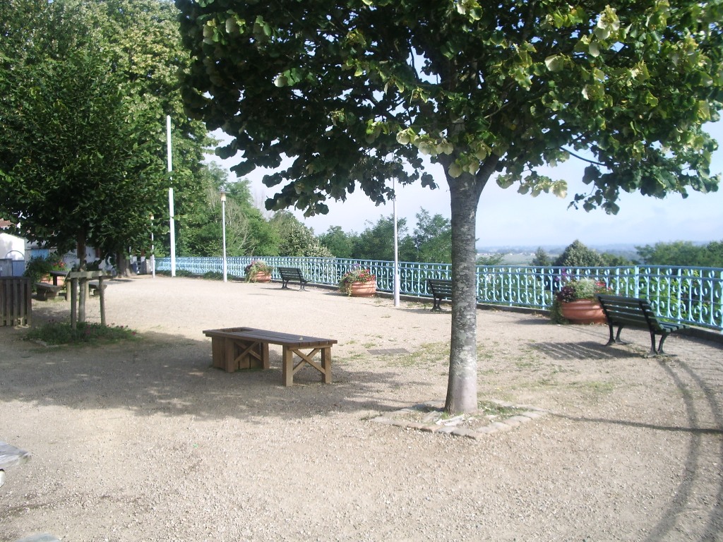 Découverte de la bastide de Montfort-en-Chalosse avec Maïté