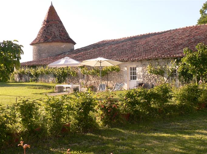 Château Clauzuroux - Gîte du Chai  France Nouvelle-Aquitaine Dordogne Champagne-et-Fontaine 24320