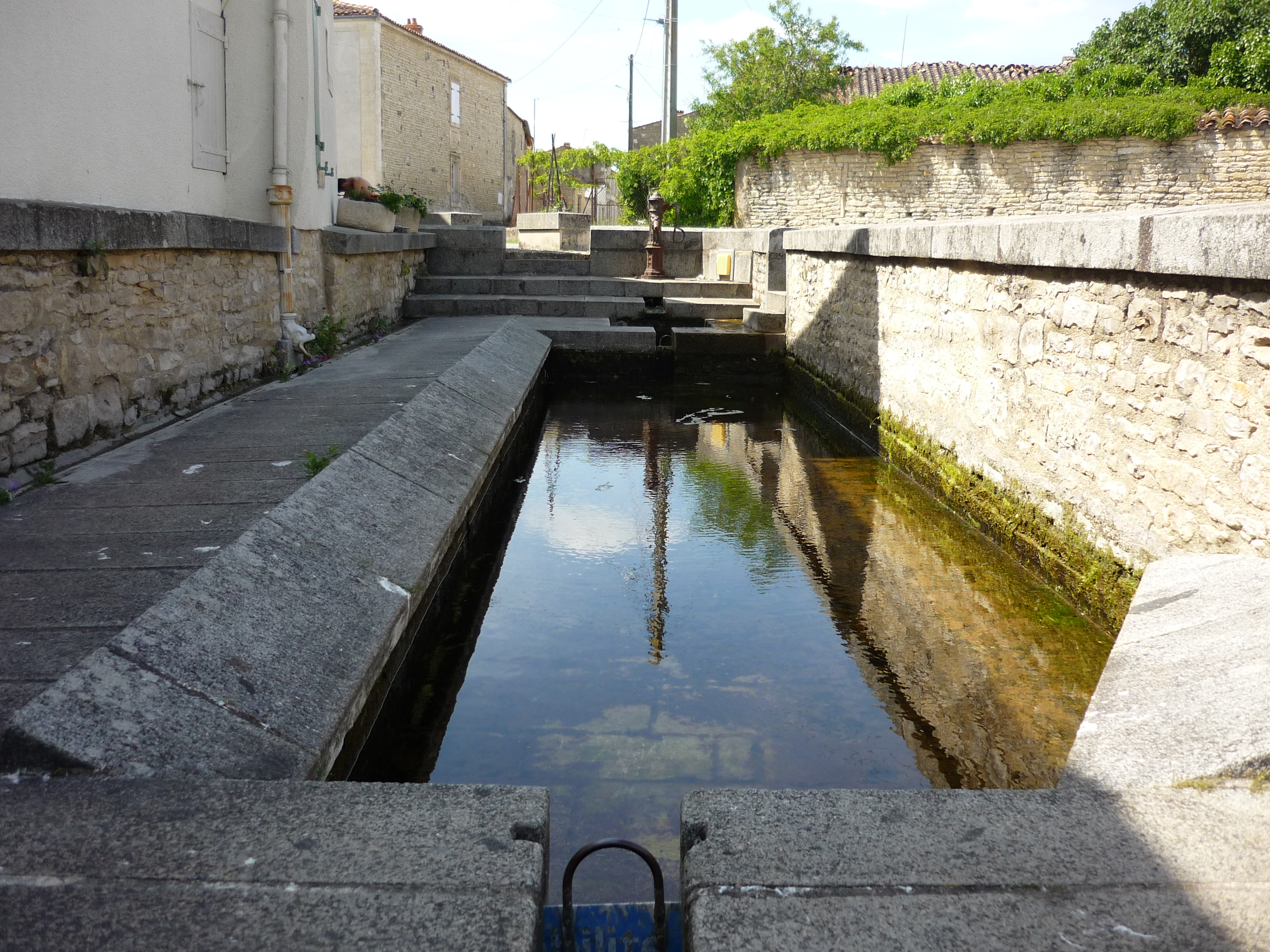 Lavoir de la Grande Fontaine  France Nouvelle-Aquitaine Deux-Sèvres Saint-Georges-de-Rex 79210