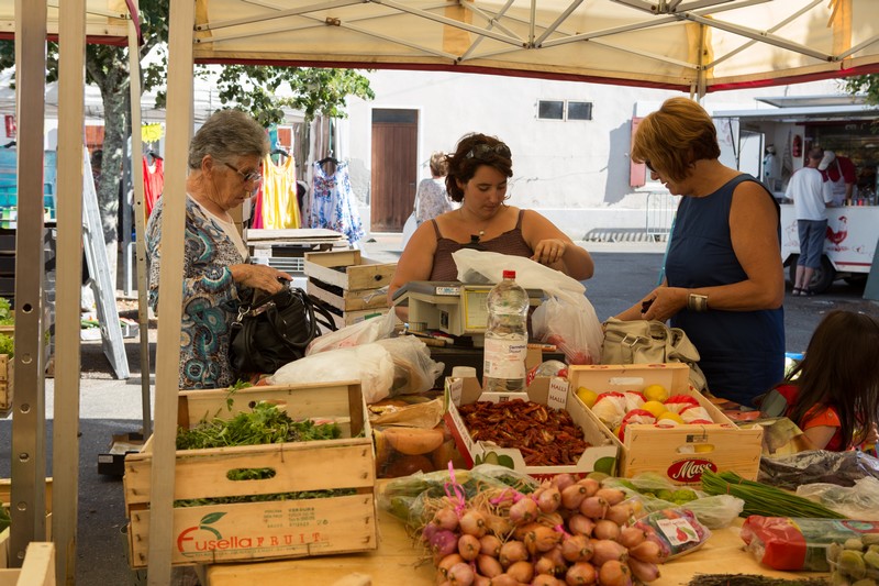 Marché traditionnel du Mercredi (2/2)