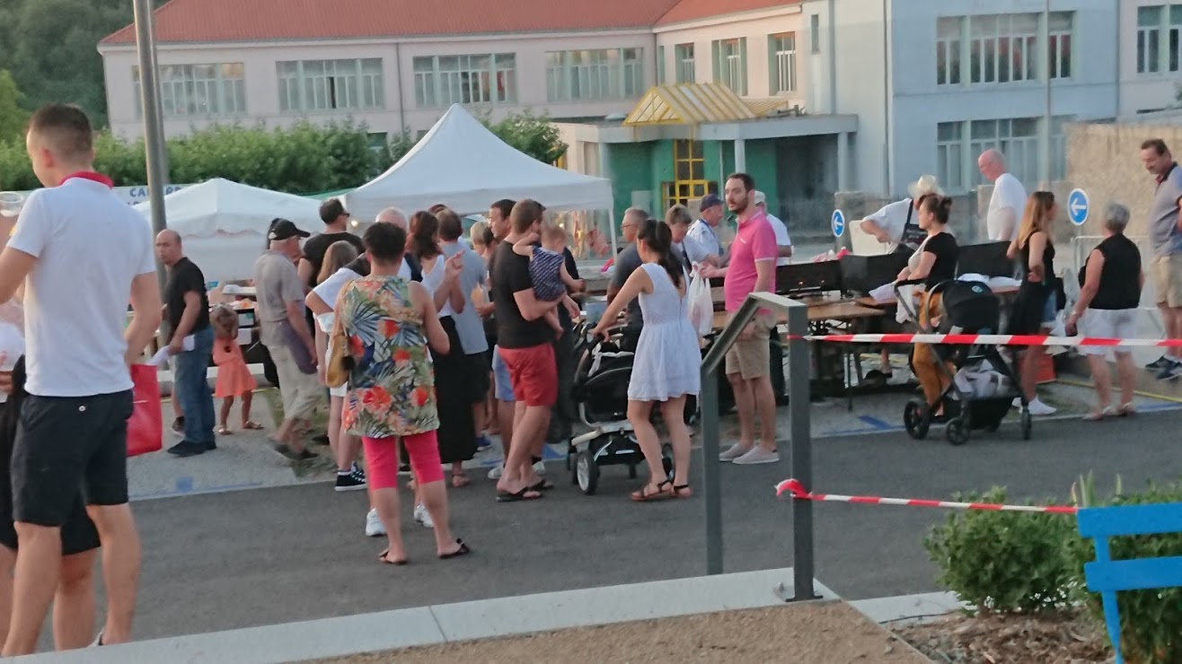 Marché d'été nocturne et festif