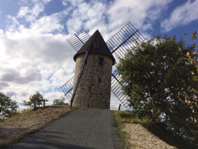 Moulin à vent communal de Coulx  France Nouvelle-Aquitaine Lot-et-Garonne Coulx 47260