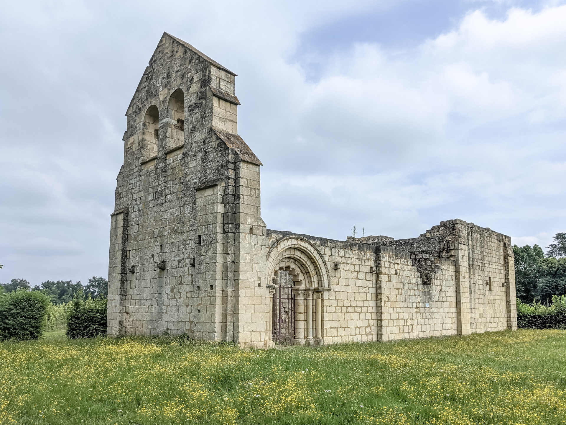 Ruines de la chapelle de Villemartin  France Nouvelle-Aquitaine Gironde Mouliets-et-Villemartin 33350