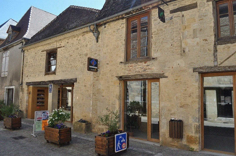 Office de tourisme Périgord Noir Vallée Dordogne Bureau d'information touristique du Pays du Châtaignier  France Nouvelle-Aquitaine Dordogne Villefranche-du-Périgord 24550