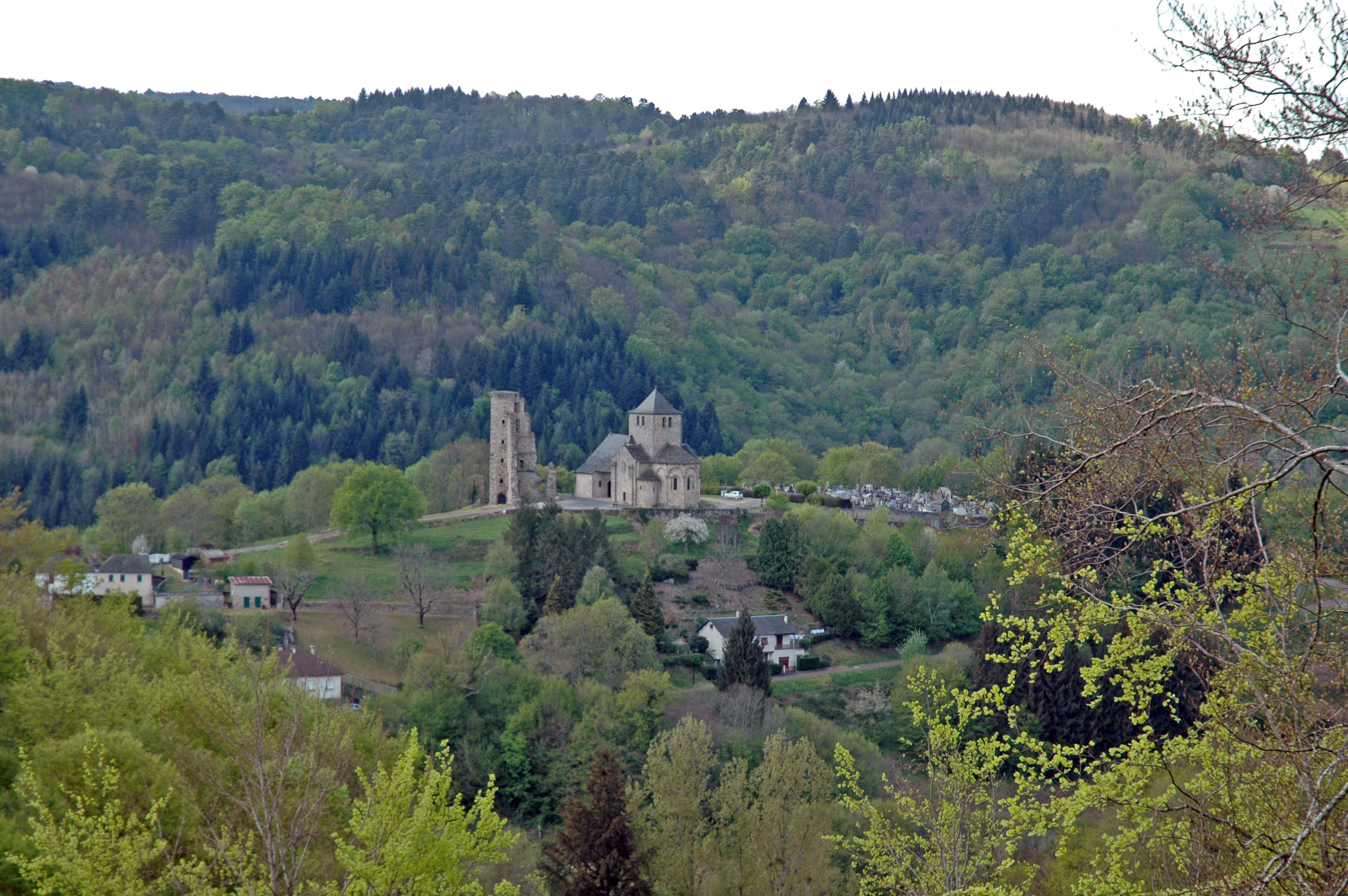 Eglise Saint-Etienne et vestige du château null France null null null null