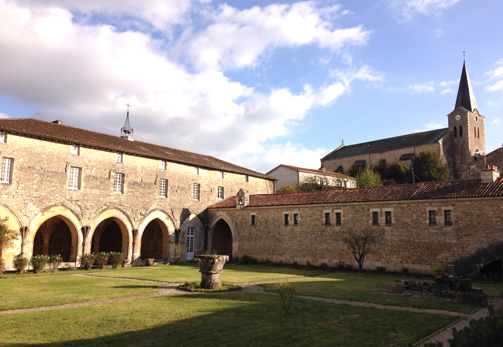 Abbaye Saint Sauveur de Charroux  France Auvergne-Rhône-Alpes Allier Charroux 03140