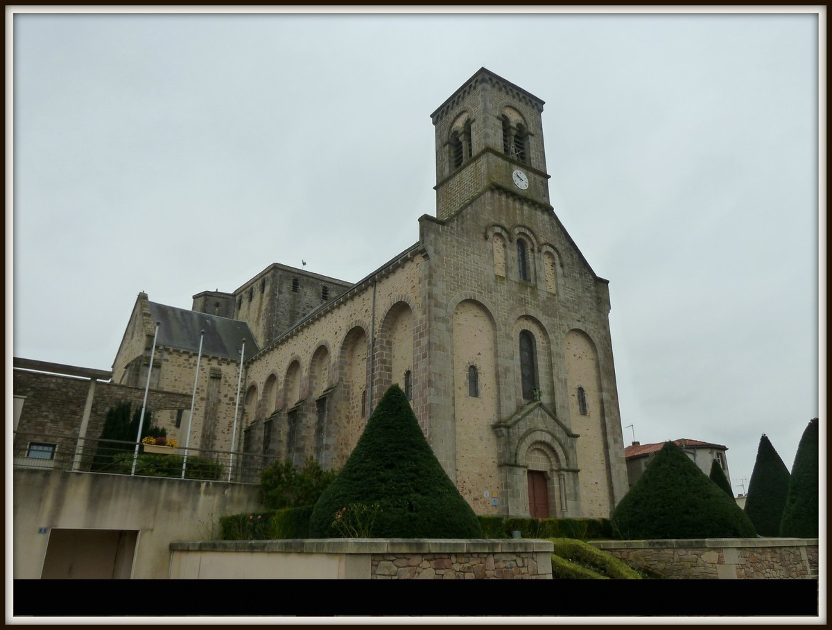 Eglise Notre Dame du Pin  France Auvergne-Rhône-Alpes Allier Le Pin 03130