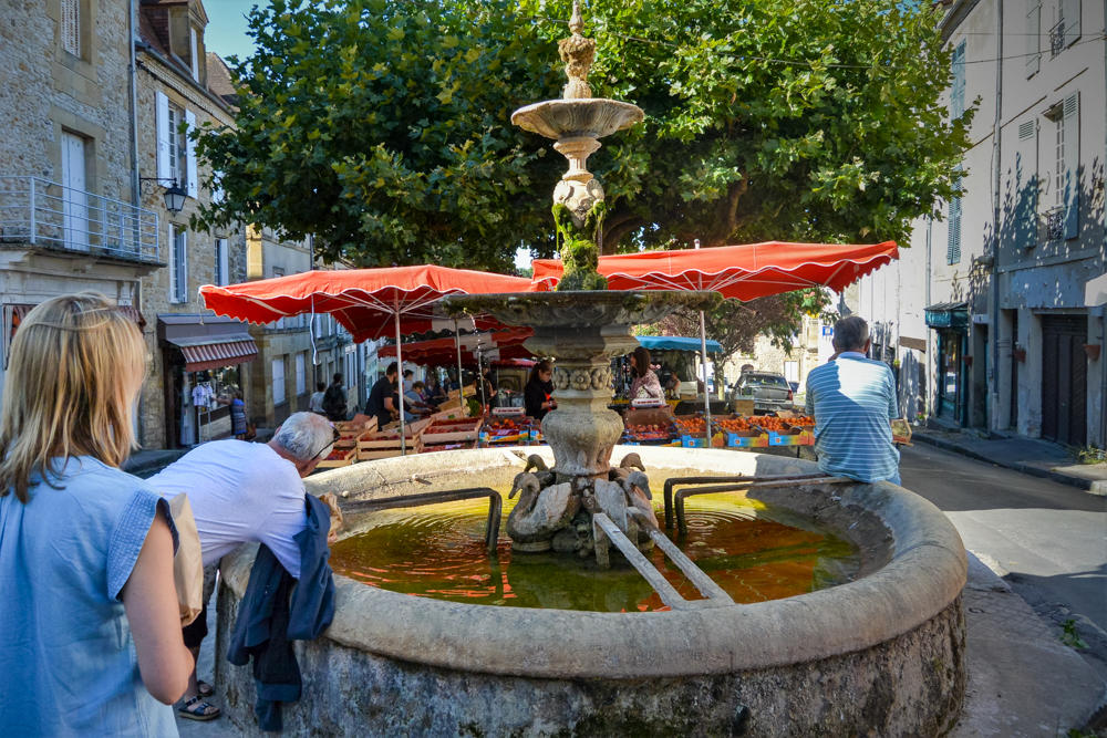 Marché traditionnel hebdomadaire (2/2)