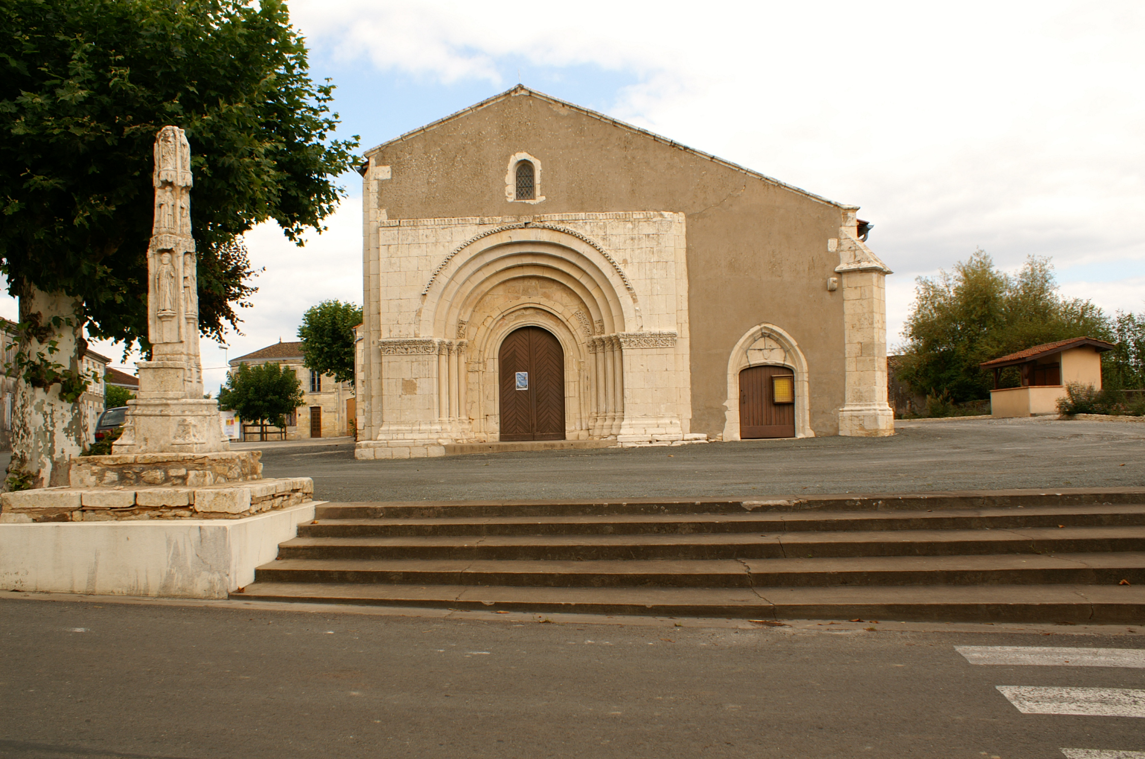 Eglise Saint-Vincent de Marcillac  France Nouvelle-Aquitaine Gironde Val-de-Livenne 33860