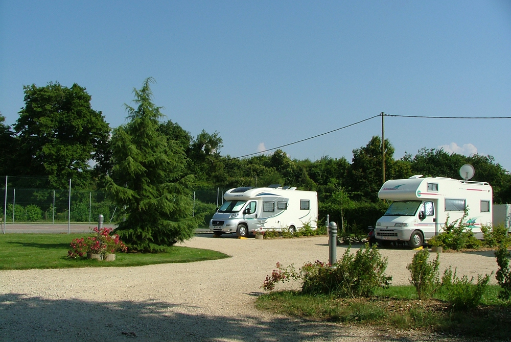 Aire de stationnement camping-car avec aire de services de Romagne  France Nouvelle-Aquitaine Vienne Romagne 86700