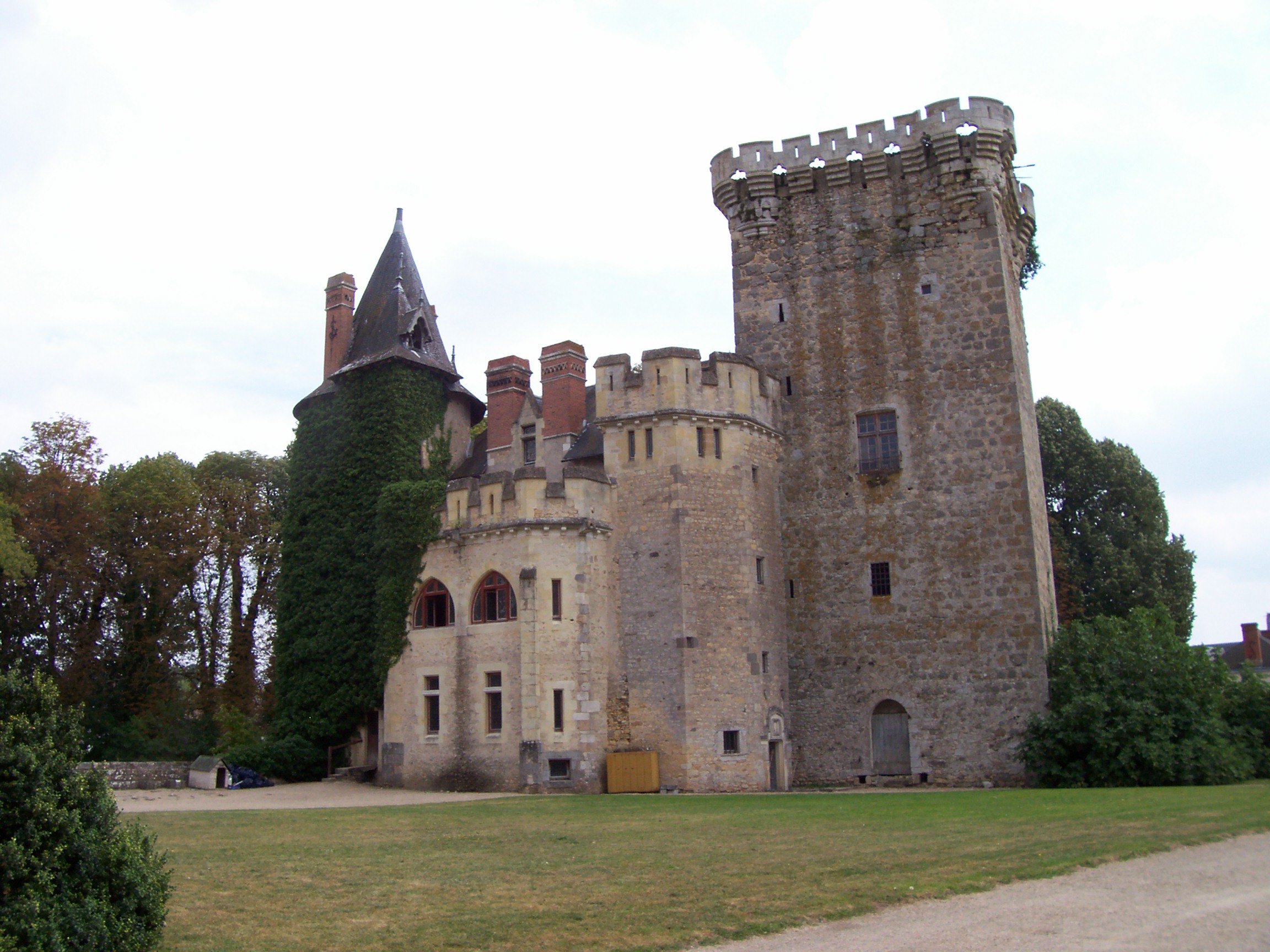 Château et jardins de Saint-Loup-sur-Thouet  France Nouvelle-Aquitaine Deux-Sèvres Saint-Loup-Lamairé 79600