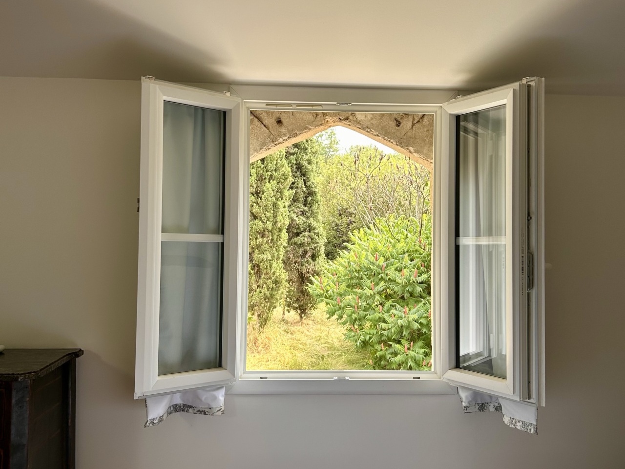 Domaine d'Écoline - Suite Château - Chambre et vue extérieure