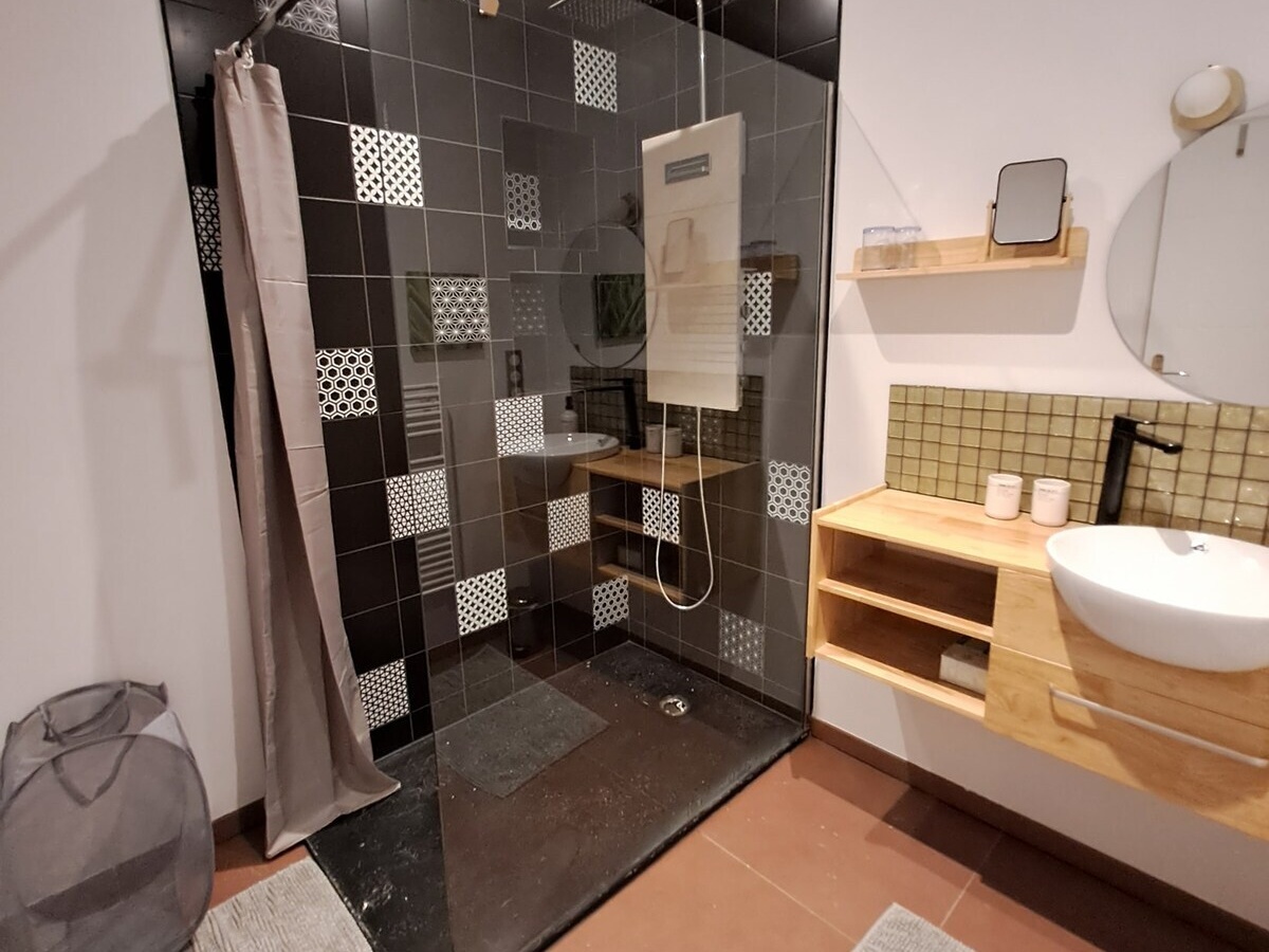 Domaine d'Écoline - Cocon - Salle d'eau du rez-de-chaussée (1)