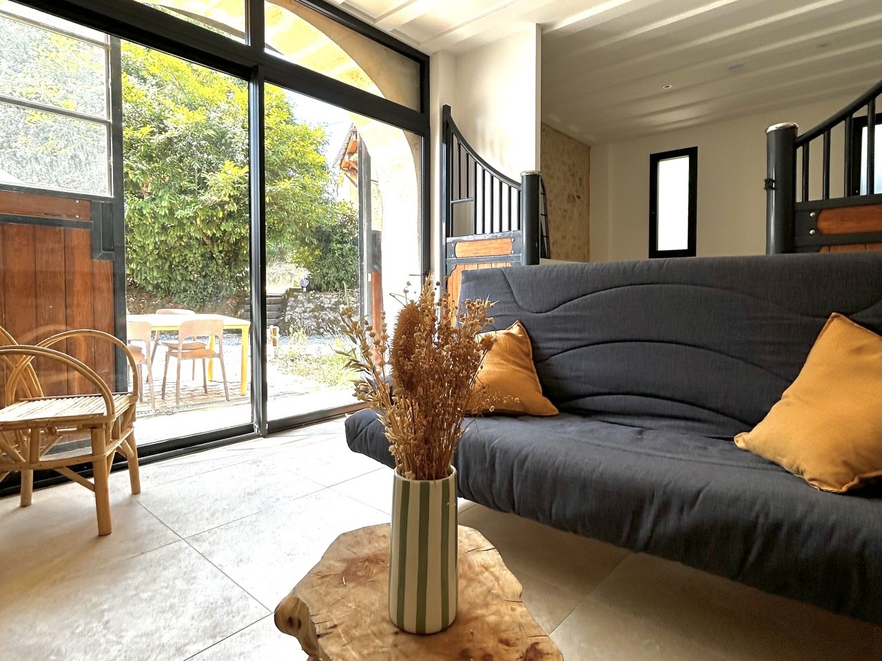 Domaine d'Écoline - Loft Écurie - Salon et canapé-lit