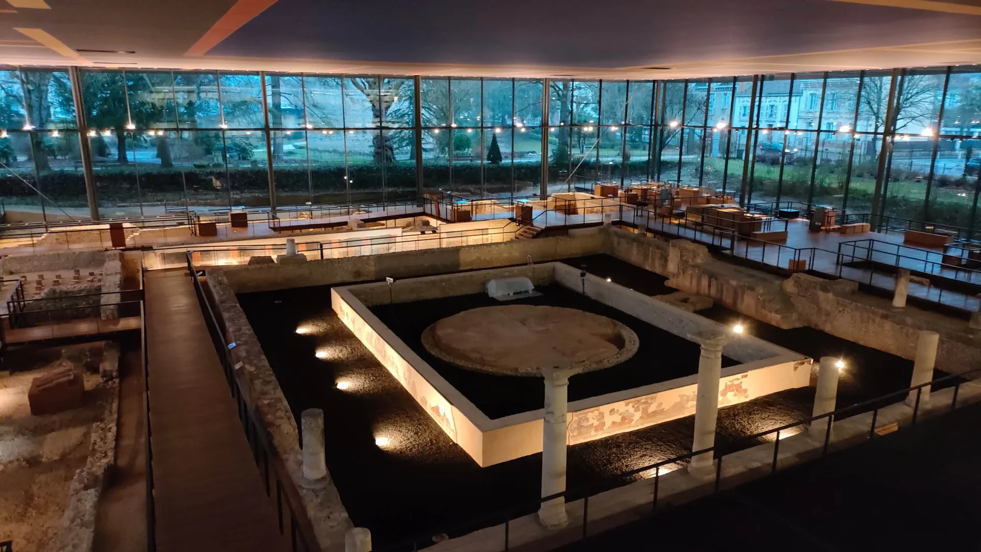 Le musée de Jean Nouvel et la domus de Vésone