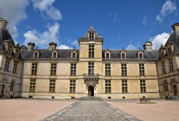 Iconiques à vélo : le château ducal de Cadilla ...