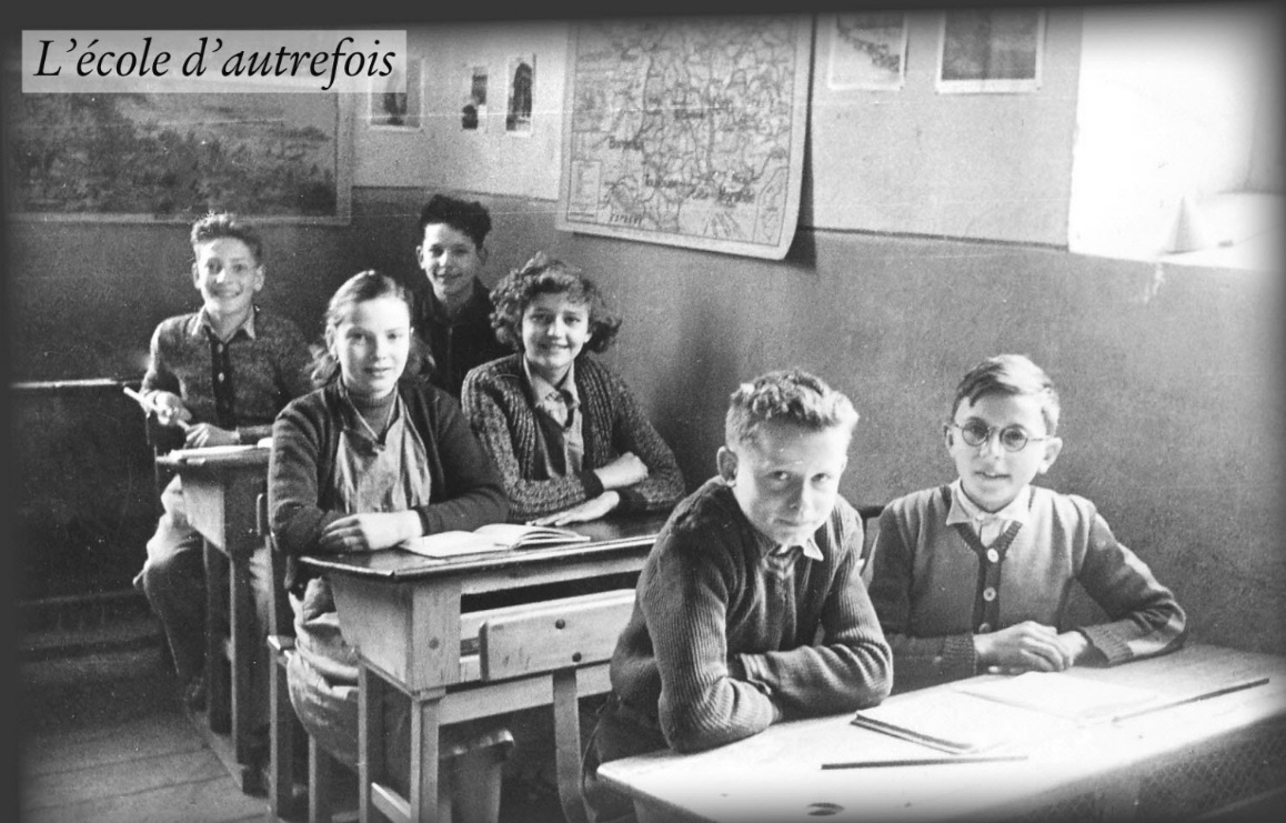 Conférence Us et coutumes du Béarn d'autrefois par Jean Touyarou, premier étage de la mairie d'Accous.