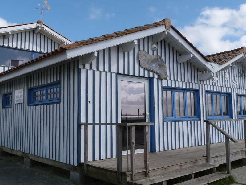Cabane bleue aux artistes