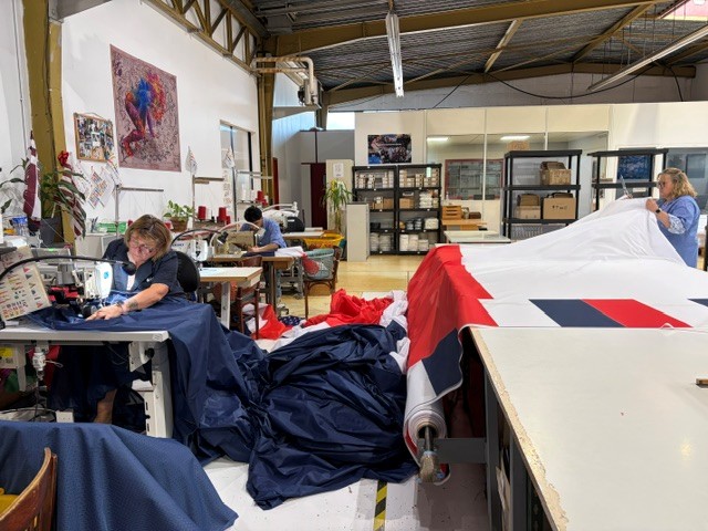 Ici, nos savoir-faire - Visite Dejean Drapeaux