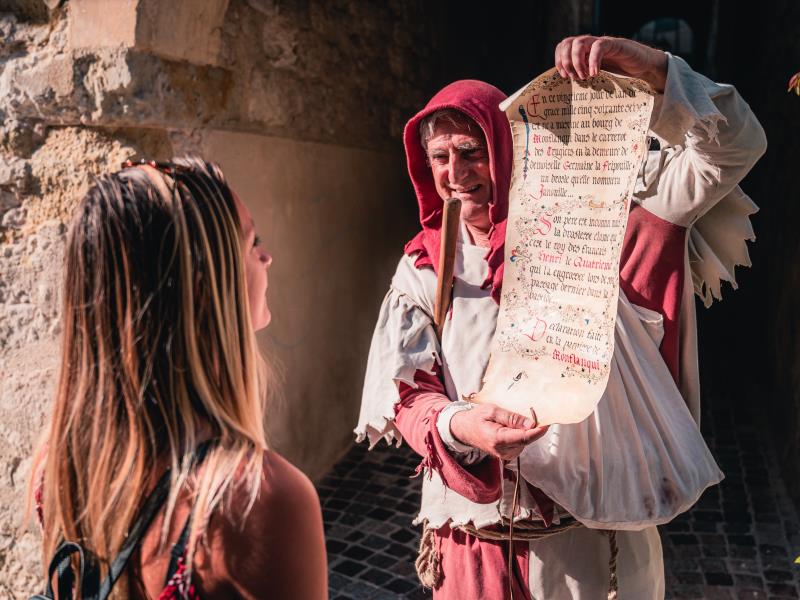 Visite contée du Château de Born avec Janouille la Fripouille