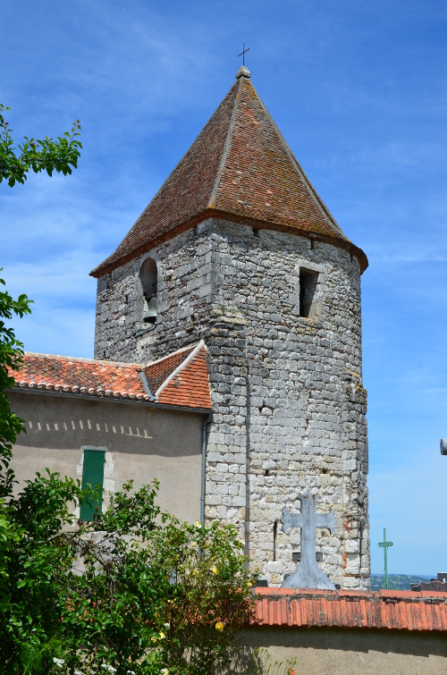Sainte-Colombe-de-Villeneuve, vers l'église du ...