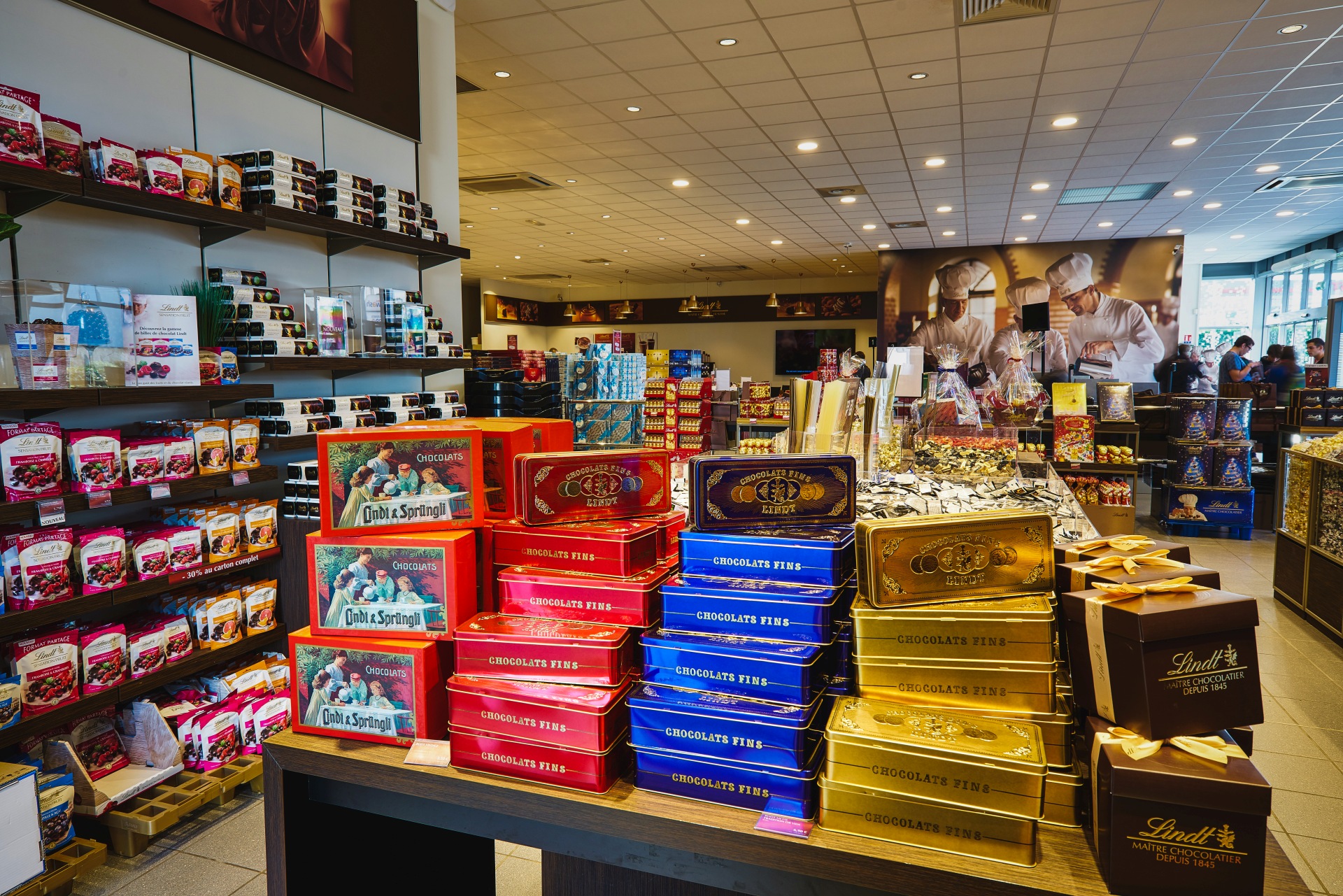 Magasin dusine des Maîtres Chocolatiers LINDT (Oloron-sainte-marie) | La  Pierre Saint-Martin, Site officiel, station de ski et de montagne dans les  Pyrénées