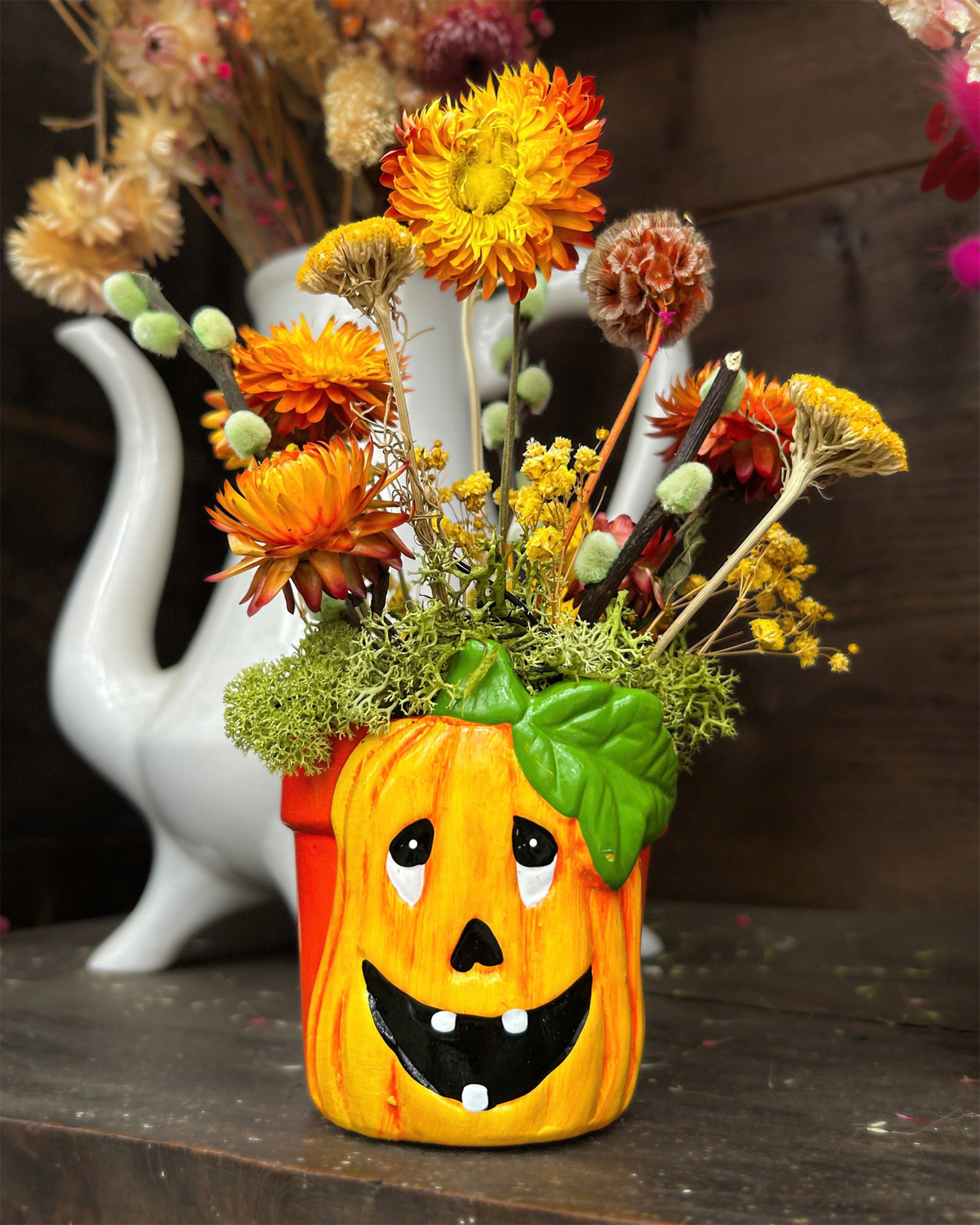 Ateliers enfants spécial Halloween chez Mendi - Composition en fleurs séchées
