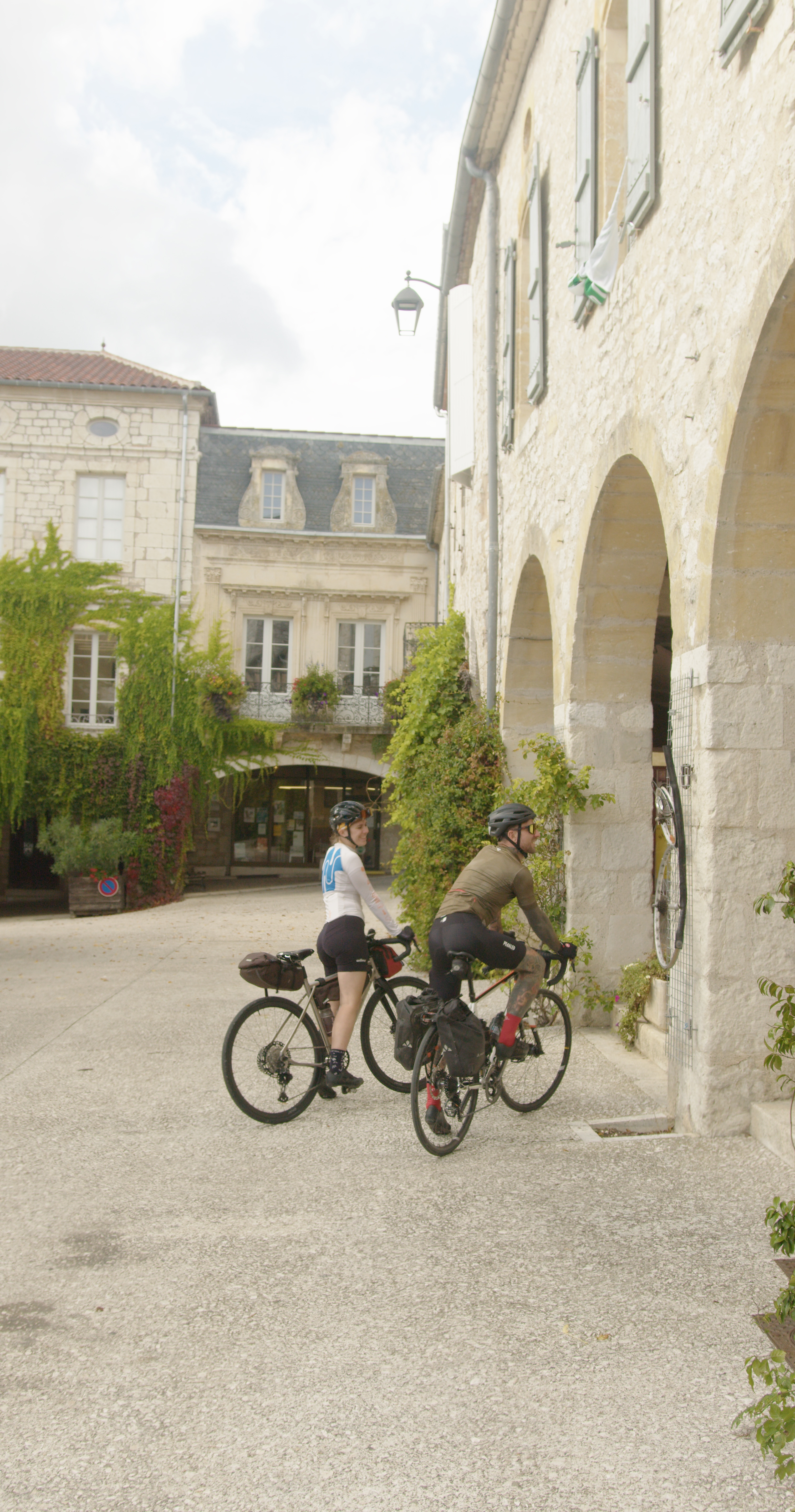 Tour des "Plus Beaux Villages de France" en Lo ...