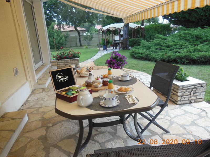 Terrasse-petit-dejeuner--800x600-.jpg