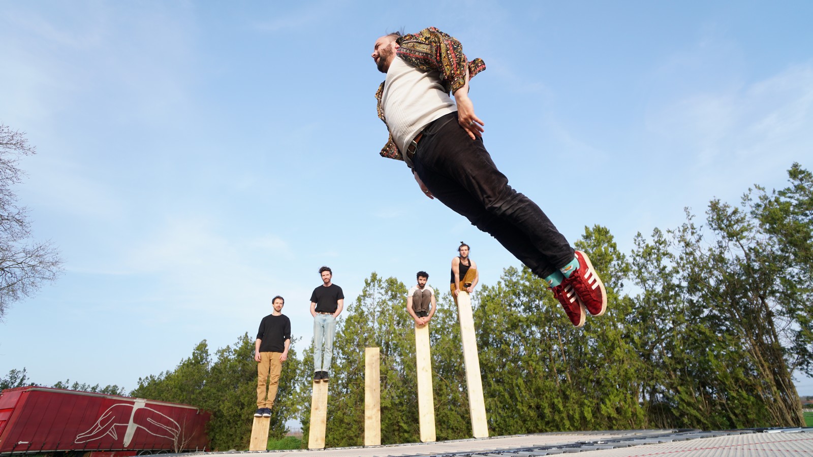 Cirque: "Clan Cabane"
