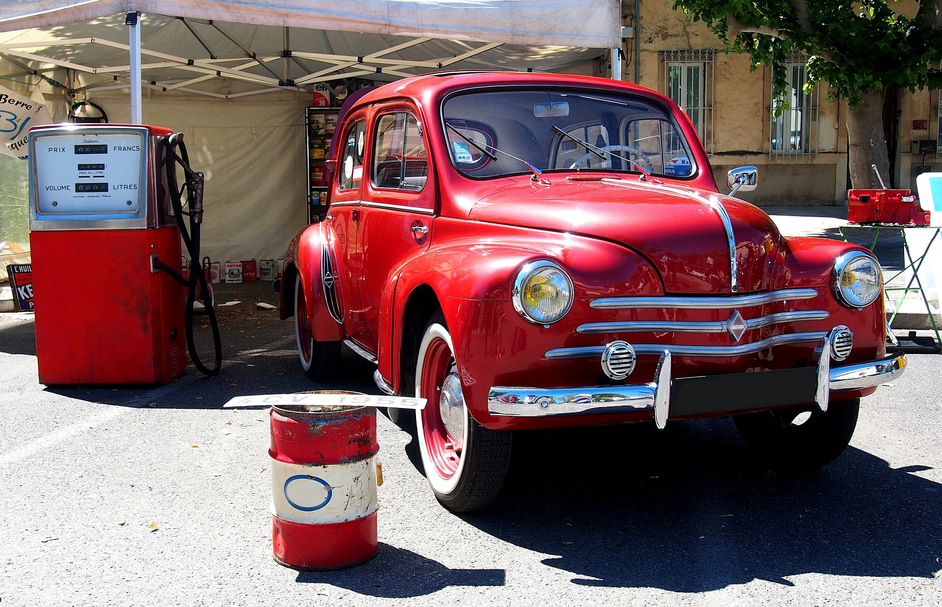 Les 80 ans de la Renault 4CV : partie de campagne