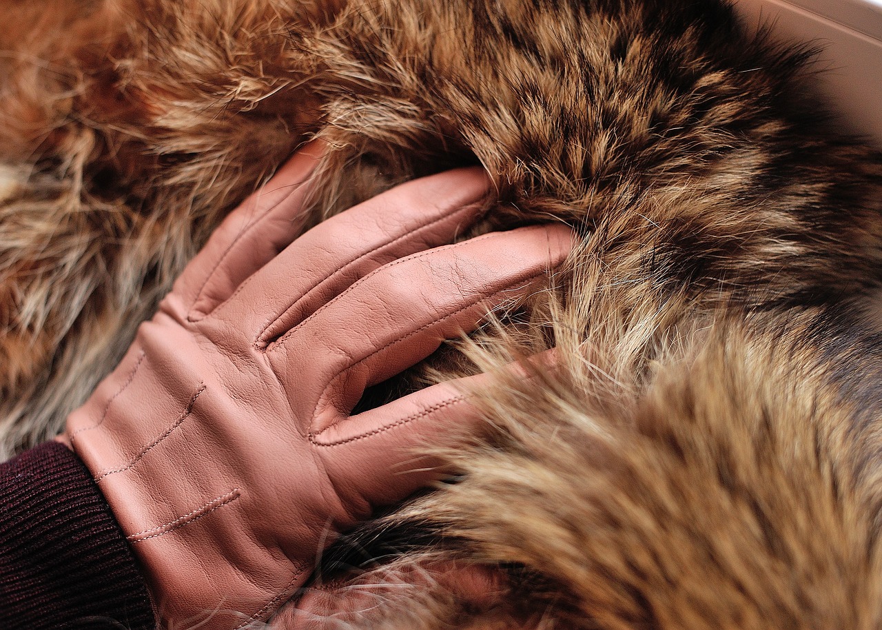 tan-gloves